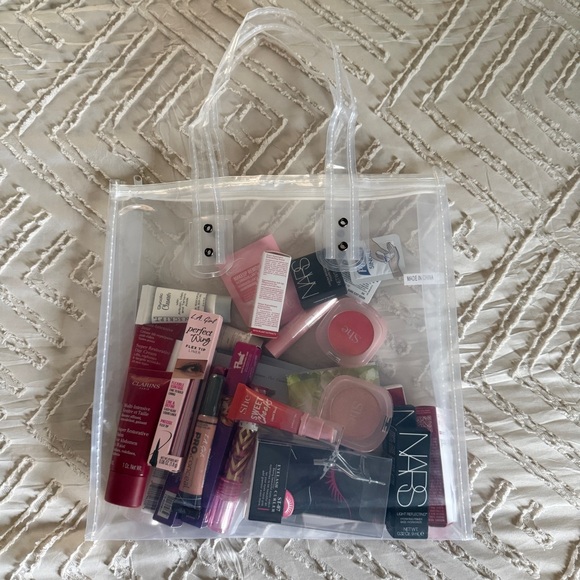 Large Beauty and Skincare full size and sample Lot - Picture 15 of 15